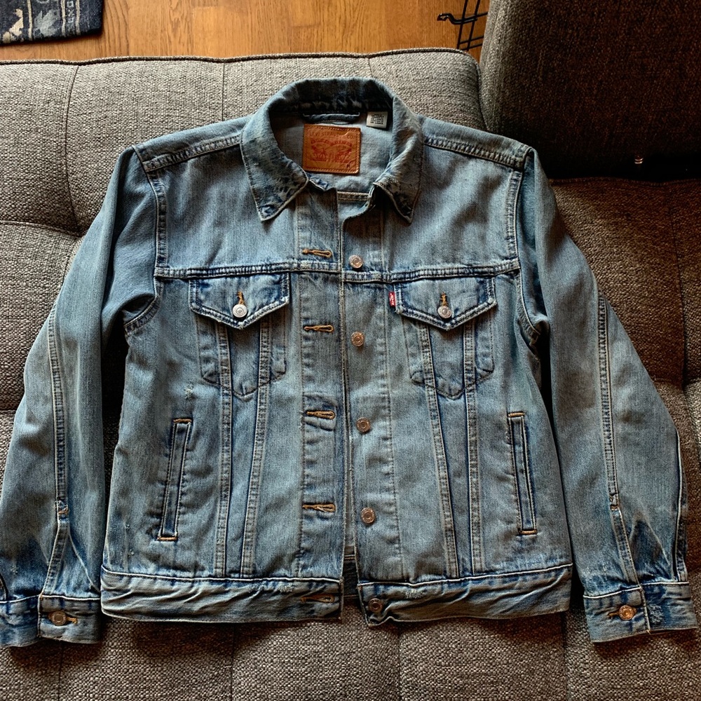 Women’s Levi Jean jacket